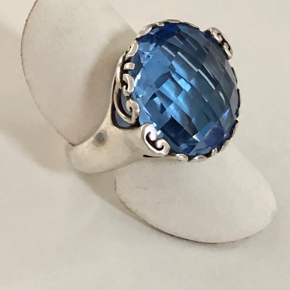 Janice Girardi,ring
